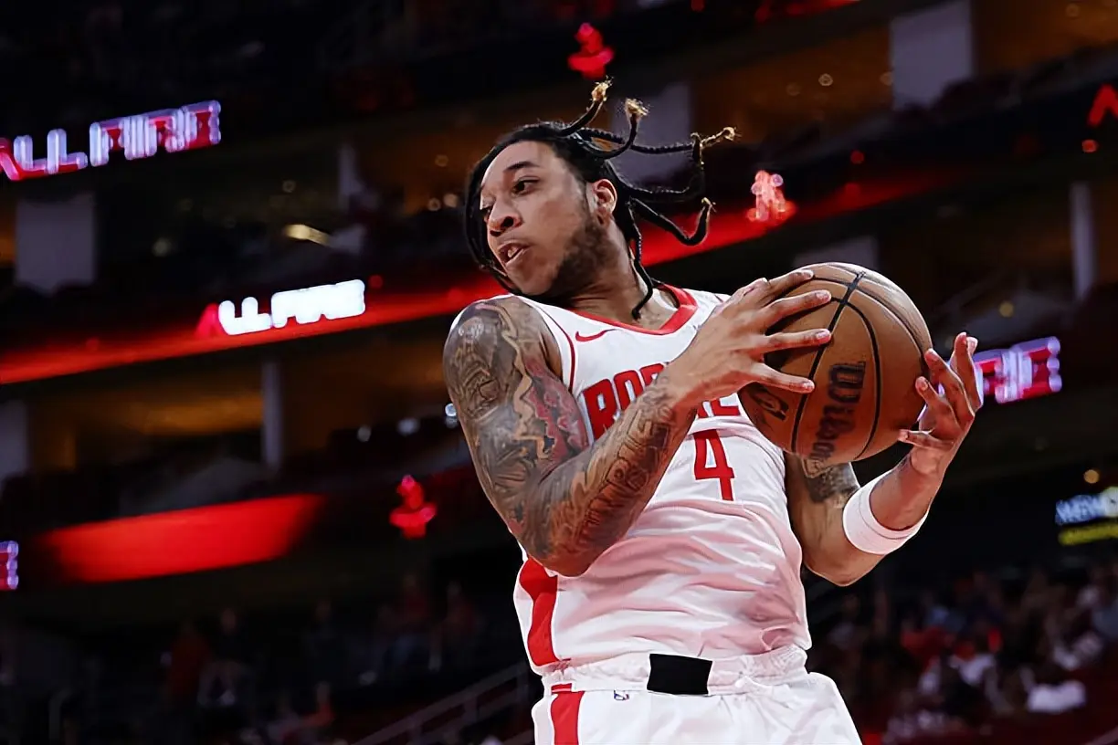 出了自己的, 季前赛期间, 速为他提供